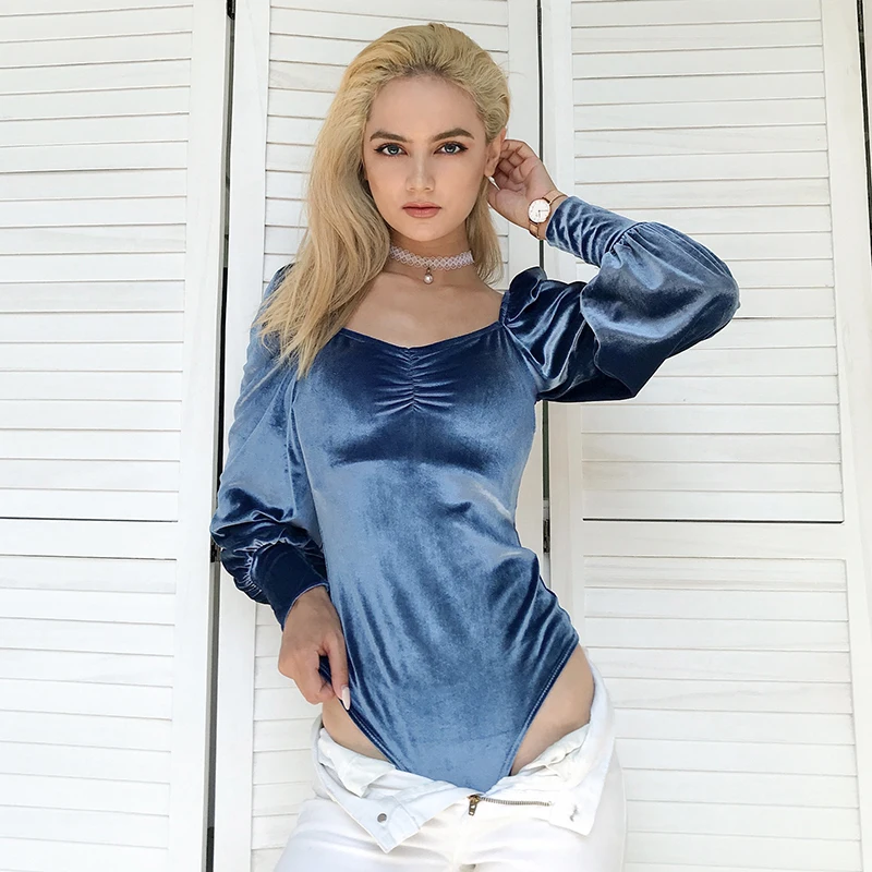 Женское бархатное боди с открытой спиной элегантное квадратным вырезом и