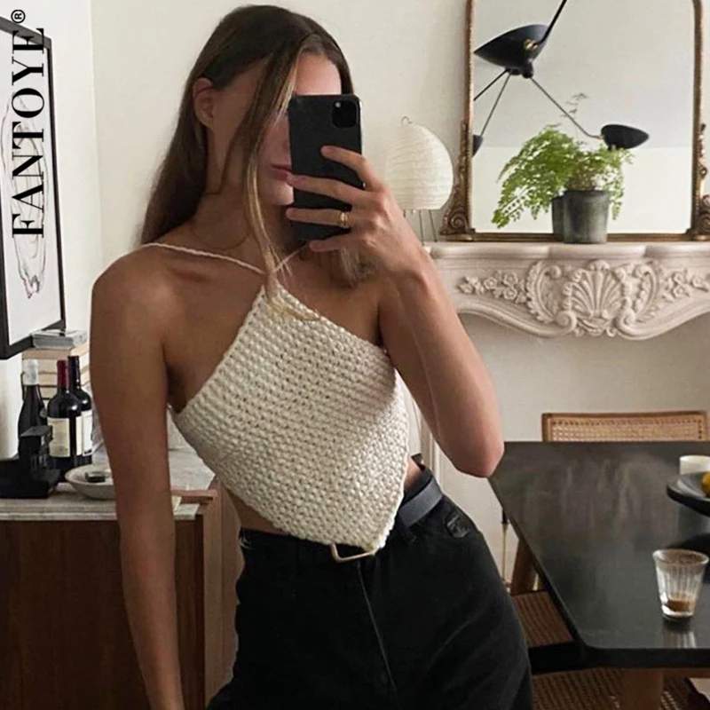 Женский трикотажный топ Fantoye белый с открытыми плечами и лямкой через шею без