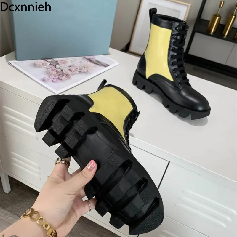 

Autumn Metal Decor Runway Genuine Leather Boots Flat Platform Lace Up Motorcycle Bootie Thick Bottom Ankle Boots for Female 2020