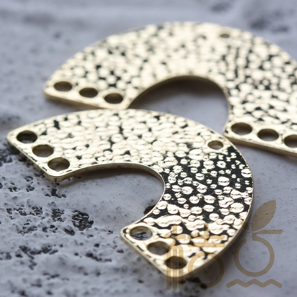 Твердый латунный полукруглый кулон с 7 отверстиями 41*25 1 мм (3884C V 249)|Шармы| |