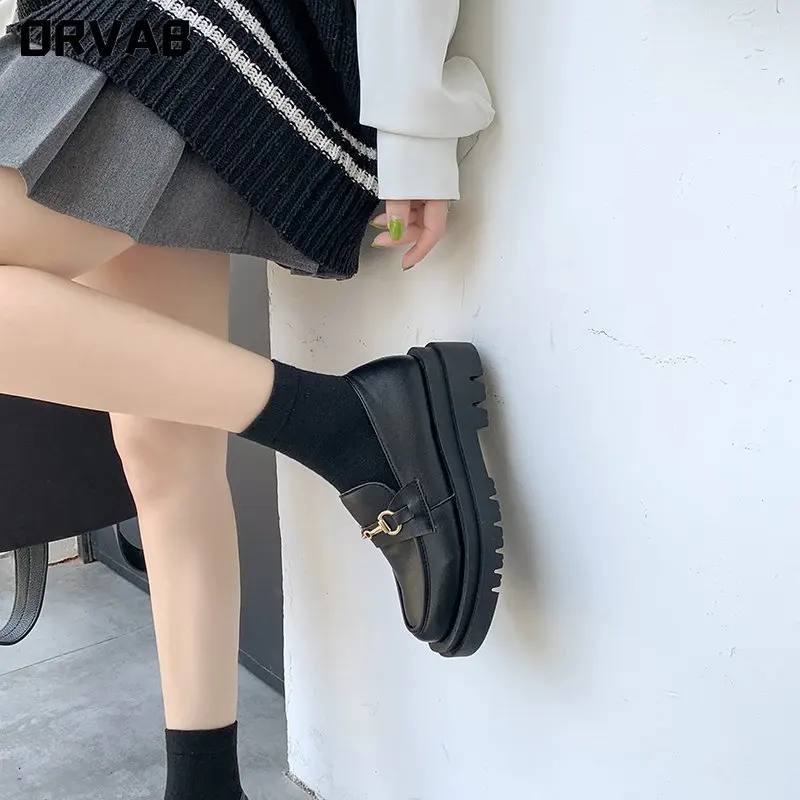 Кроссовки женские из лакированной кожи Повседневная тонкая обувь на массивной