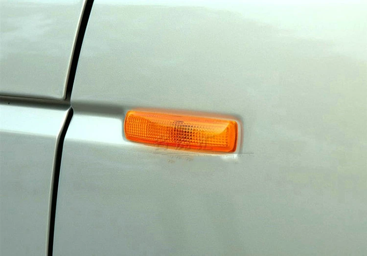 

1pcs Fender Side Marker Repater Light Lamp For LAND ROVER LR2 LR3 LR4 RR Sport