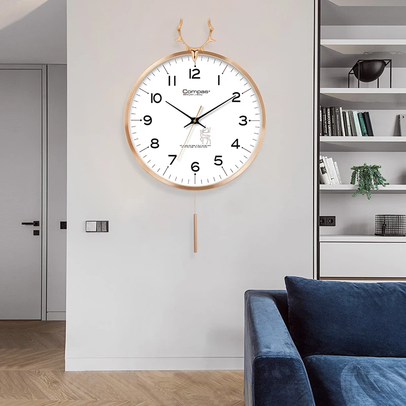 Часы с изображением головы оленя маятником золотого цвета бесшумные простые