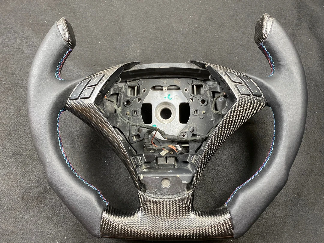 

Carbon Fiber Steering Wheel Customized For BMW E60 E61 5 Series 530 523 525 520 535 545 I D 528 Xdrive 2008 2009