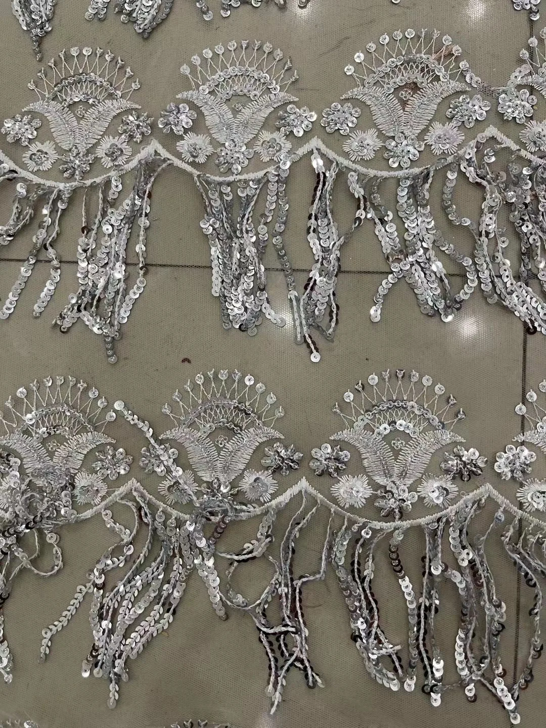 

(5yards/pc) Very beautiful embroidered French net lace with sequins tassels newest African tulle lace fabric for party FJY352