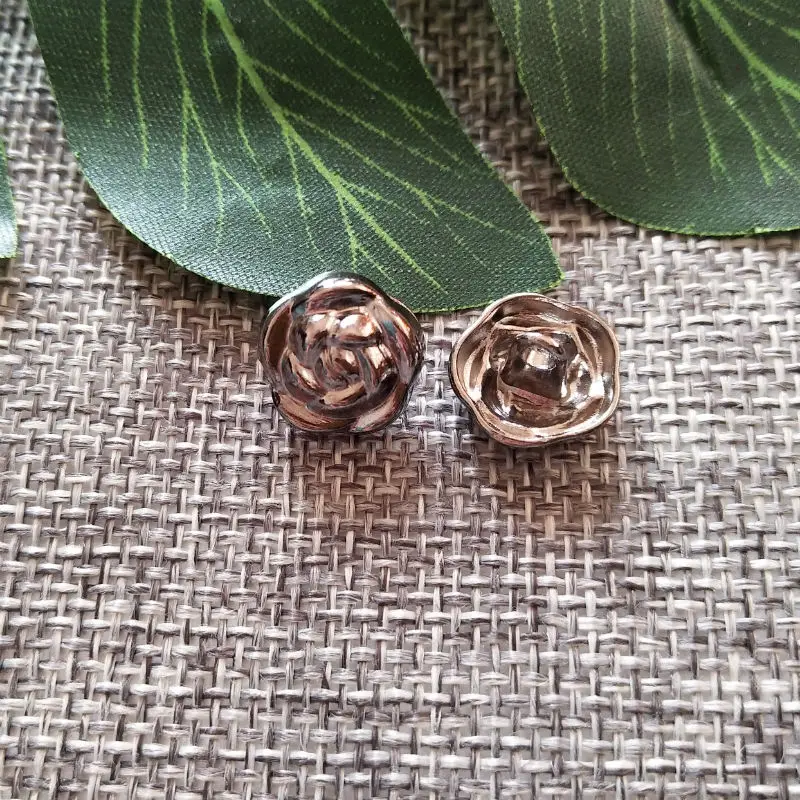 30 шт./лот пуговицы в виде роз металлические с одним отверстием для одежды сумки