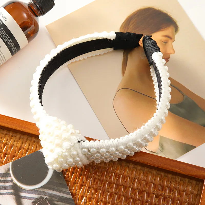

Korean Fashion Wide-brimmed Pearl Headband New Temperament Simple White Knotted Headband Retro Baroque Hair Accessories Jewelry