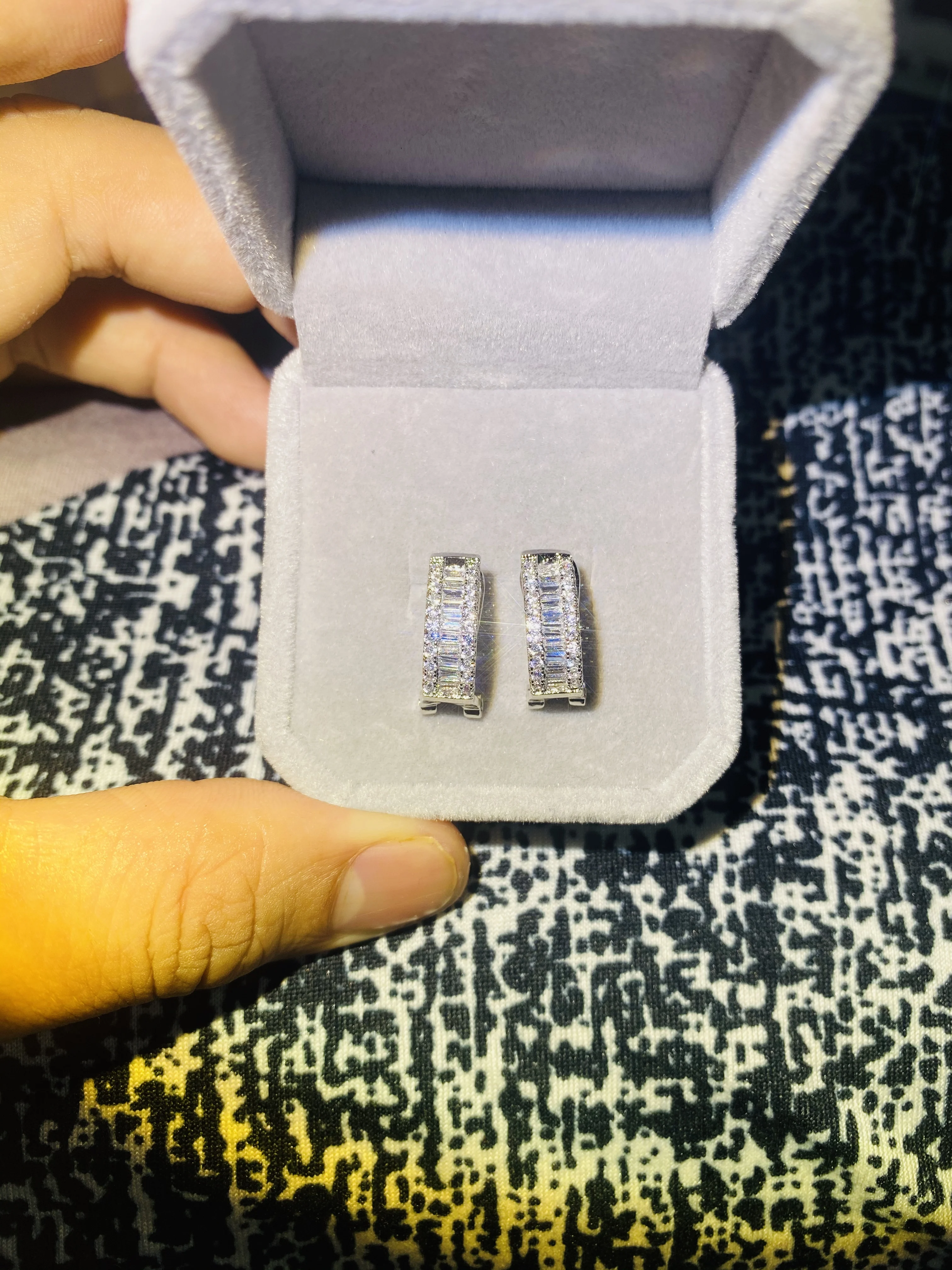 Изысканный женский камень циркон серьги стерлингового серебра 925 Ослепительная