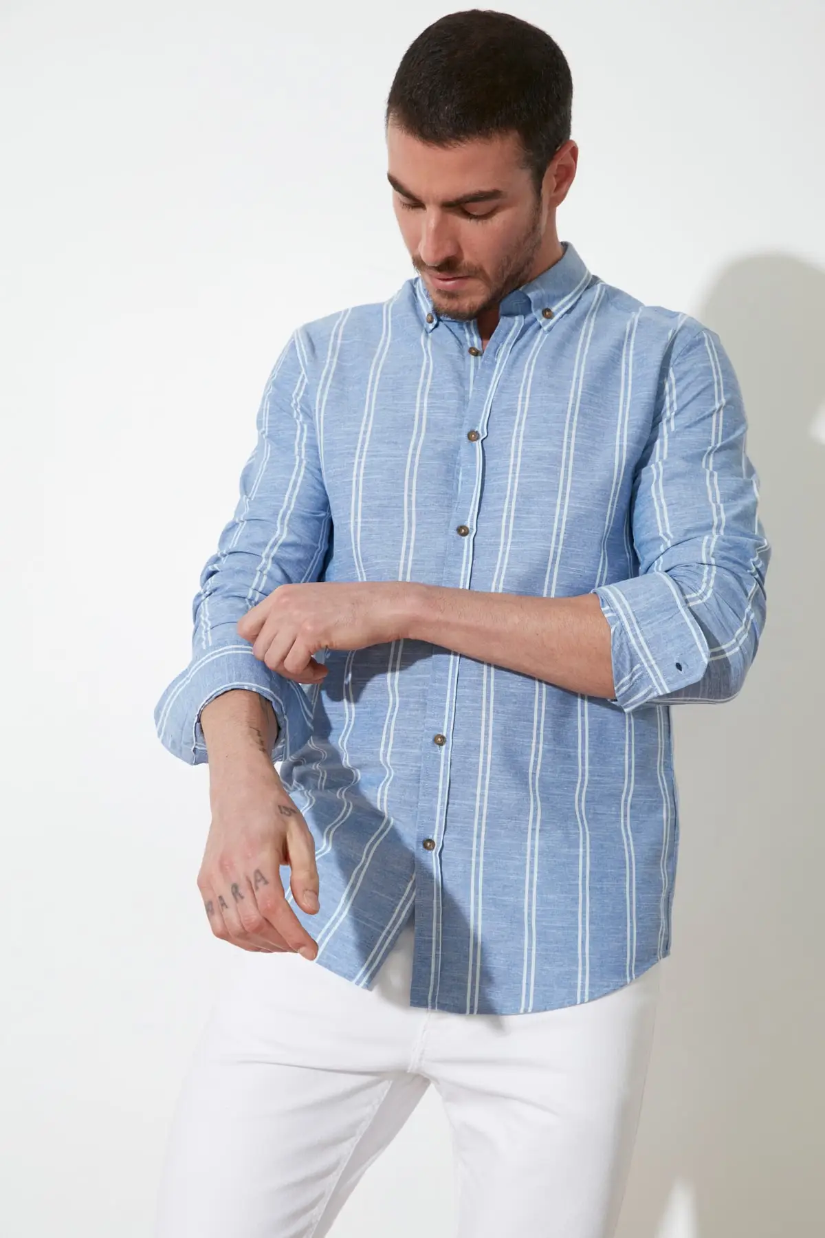 

Trendyol Male Button Collar Slim Striped New Shirt TMNSS20GO0092