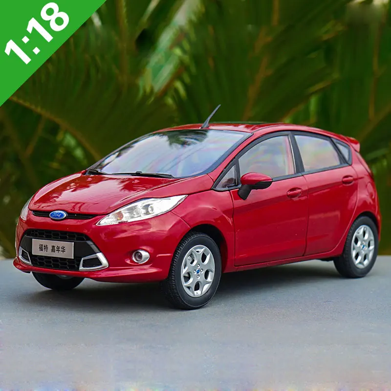 Оригинальная коробка 1:18 высокоточная модель автомобиля FORD FIESTA из сплава