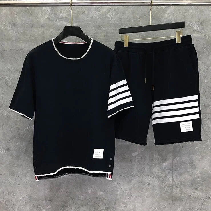 

Мужская хлопковая футболка с коротким рукавом, круглым вырезом и кисточками