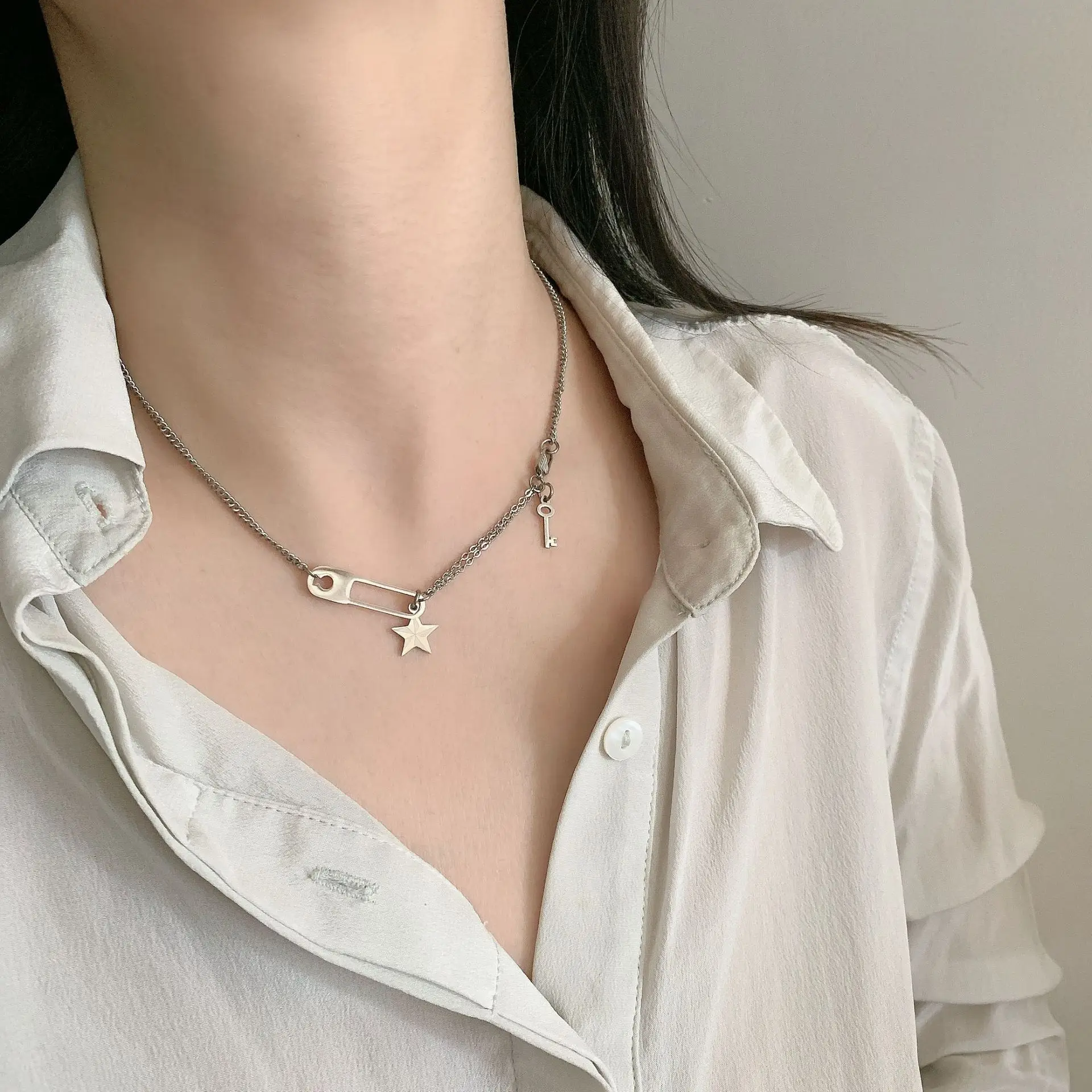 

Fashion new stainless steel star necklace female hip-hop temperament clavicle chain simple jewelry hot sale