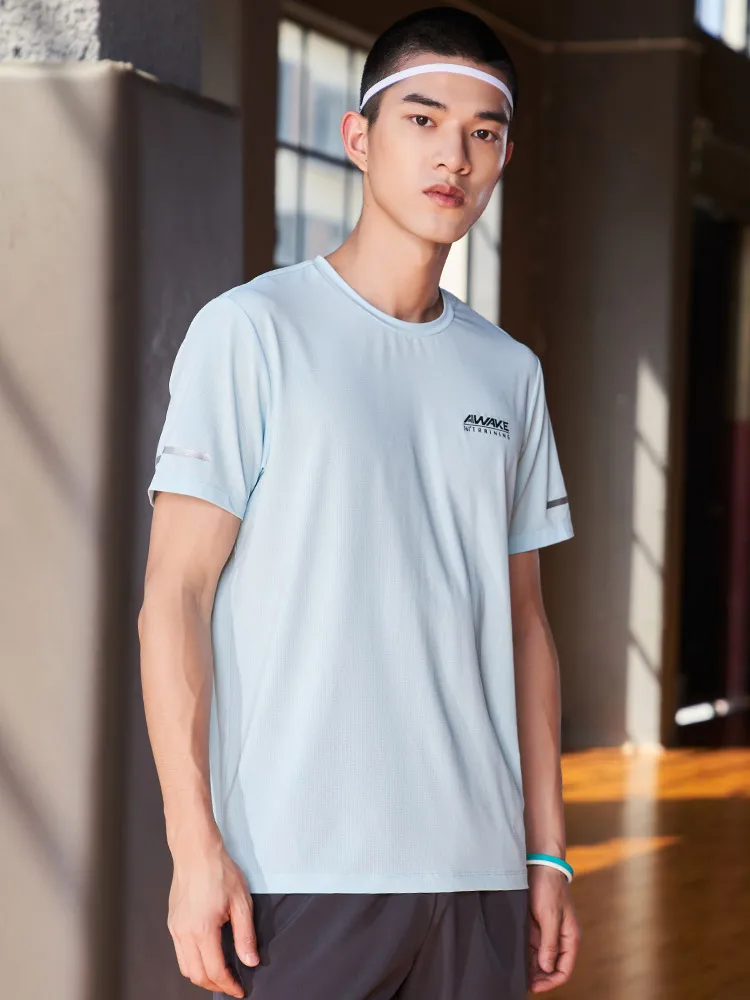 

Модная спортивная мужская футболка с коротким рукавом, летняя дышащая футболка из вискозы, костюм для бега, тонкая быстросохнущая одежда дл...