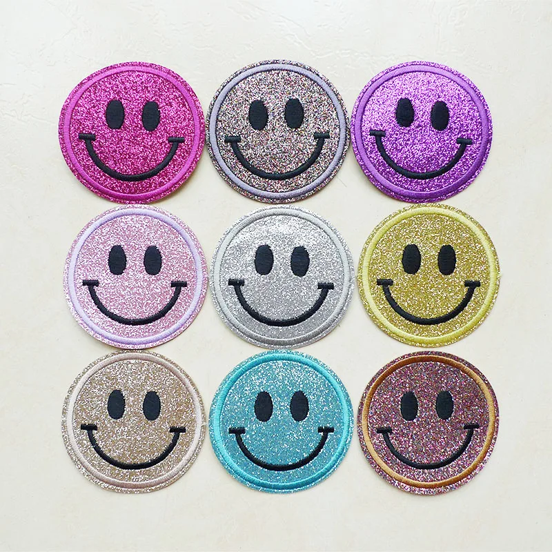 Блестящие расшитые блестками с улыбающимся лицом горячего расплава патчи