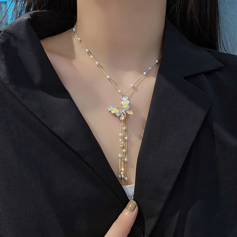 

New fashion personality butterfly inlaid diamond pearl tassel necklace female temperament delicate clavicle chain
