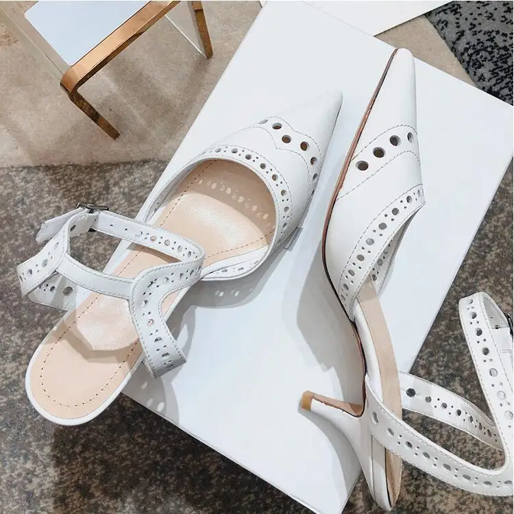 Винтажные брендовые туфли с ремешком на пятке элегантные белые черные острым