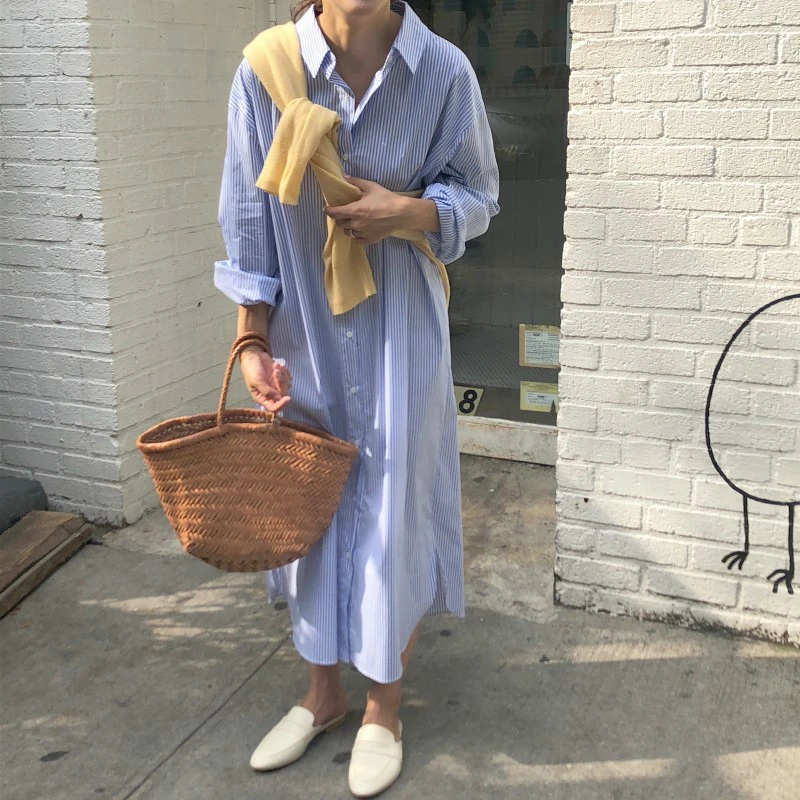 Женское длинное платье рубашка в полоску однобортное прямое оверсайз с отложным