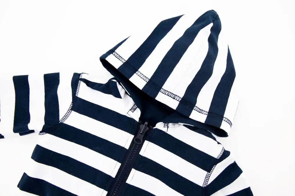 Детская теплая куртка Kavkas с капюшоном для мальчиков черная двухсторонняя одежда