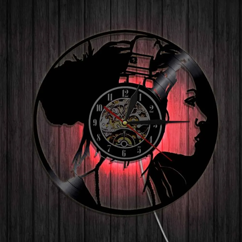 Музыкальные настенные часы с наушниками для прослушивания музыки диско девушки