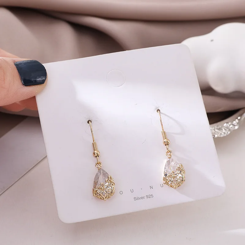 

Fashion Women's Ear Hook 2020 New Hollow-out Flower Earrings, Korean Push-back Zinc Alloy Vintage Metal Irregular AA145