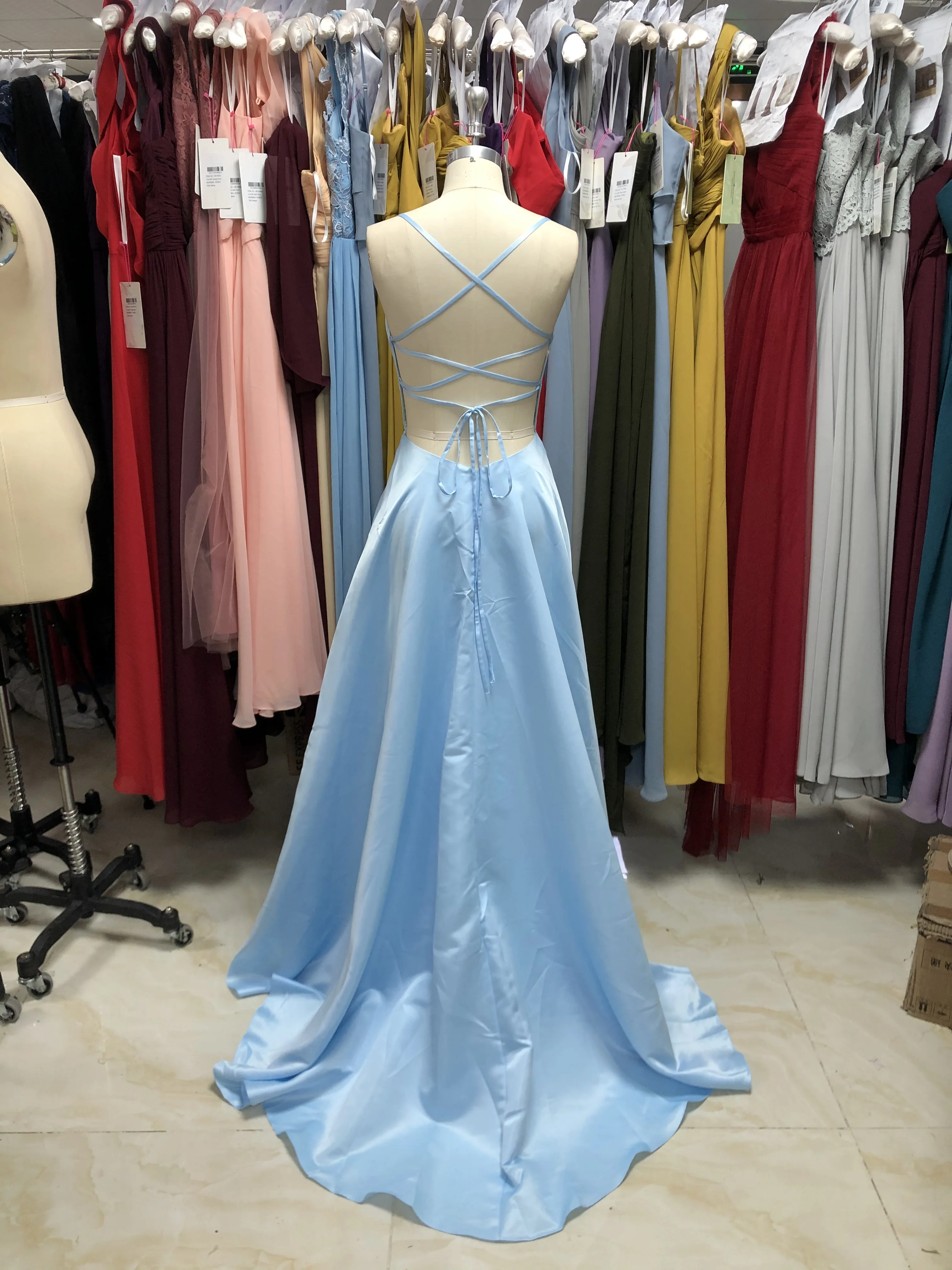 Зимнее длинное атласное вечернее платье с разрезом новинка 2022 модное элегантное