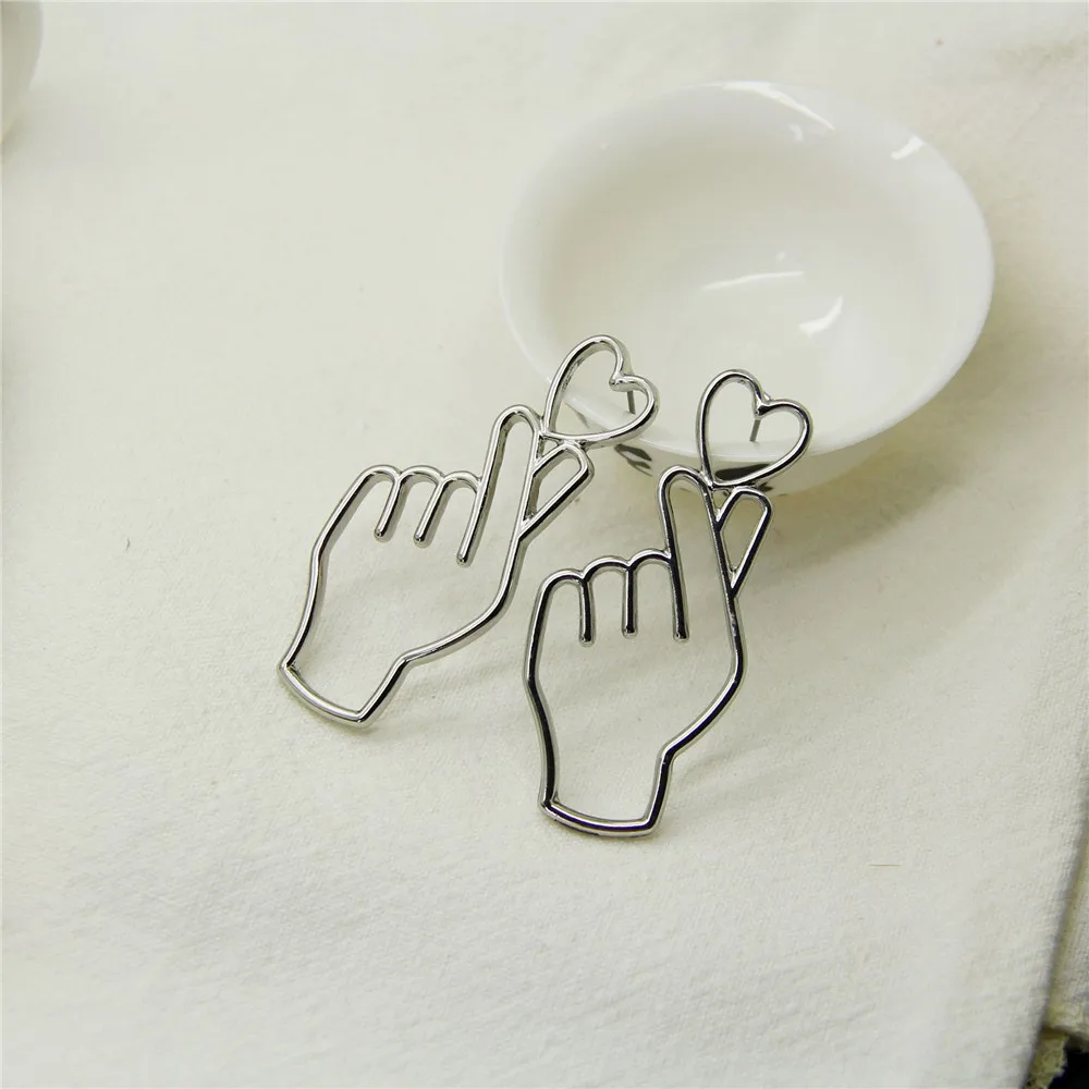 Простой золотистый полые ручной работы в форме сердца жесты серьги со шпилькой