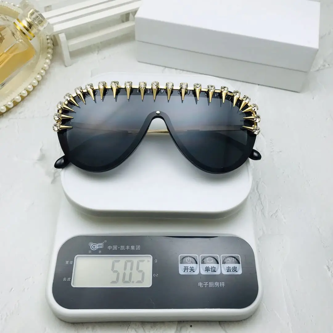 

New Fashion Metal Diamond Sunglasses Women Brand Design Pilot Sun Glasses For Women Men Home Party Eyewear Accessories UV400