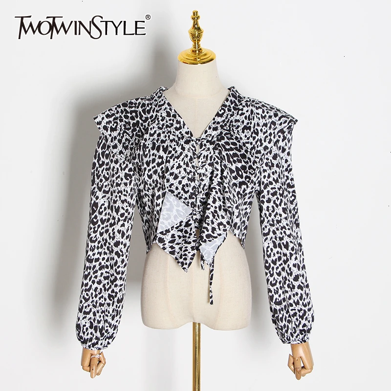 TWOTWINSTYLE Лоскутная Женская леопардовая рубашка на шнуровке с рюшами и v образным