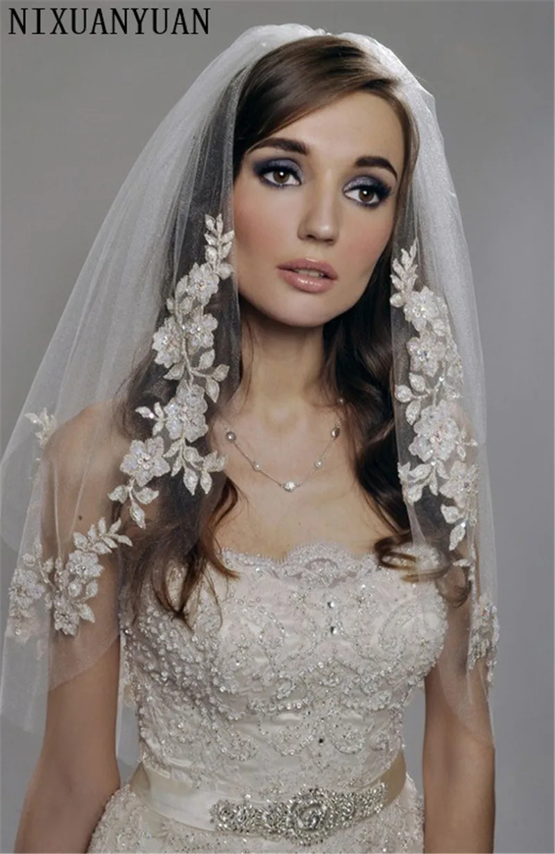 Короткая свадебная фата с кружевом недорогая импортная Серебряная Фата цветами