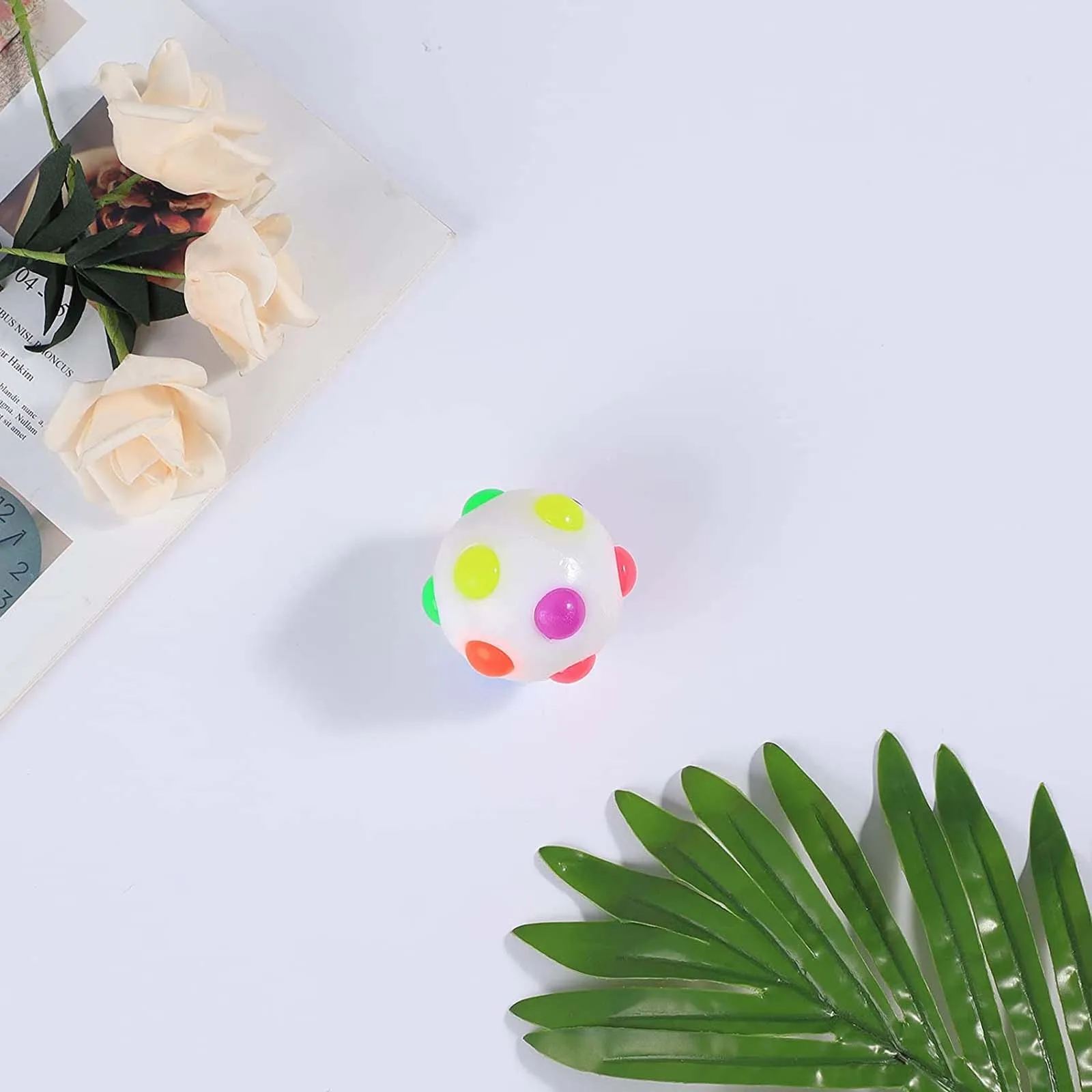 

Vibrating Bouncing Fun Toy With Luminous Bouncing Ball And Flashing Lights Party Favor Decoration Kids Glow in the Dark Bouncing