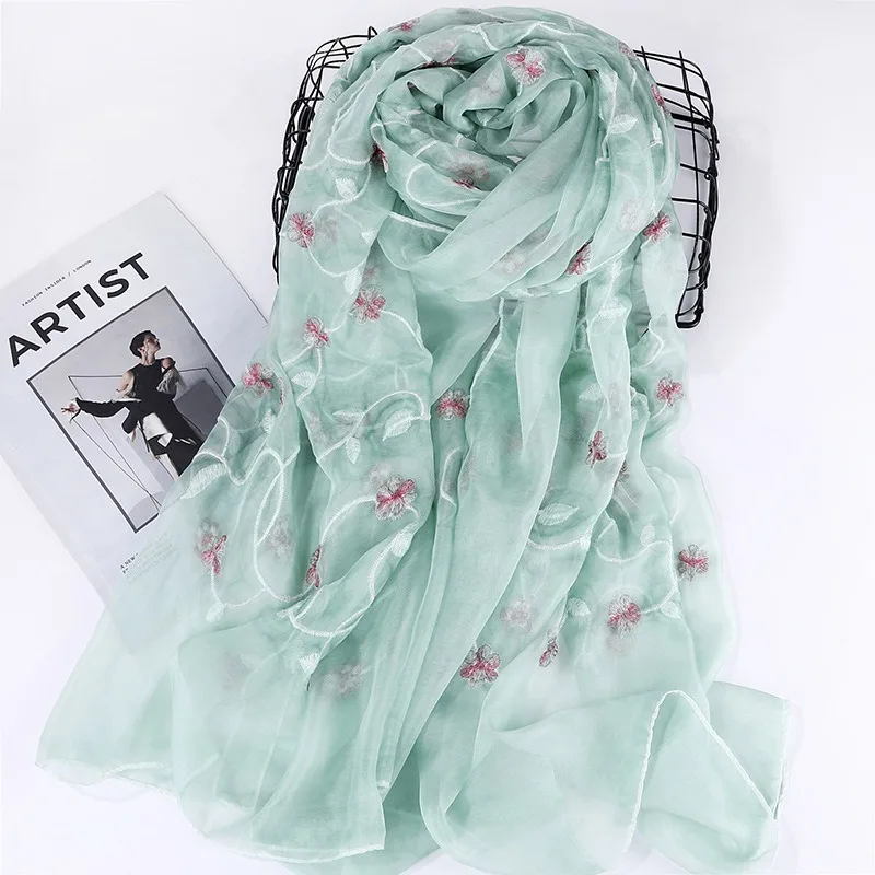 Ледяной шелковый вышитый шарф Женская Корейская версия двухцветной сливы вышивка осень и зима дикий