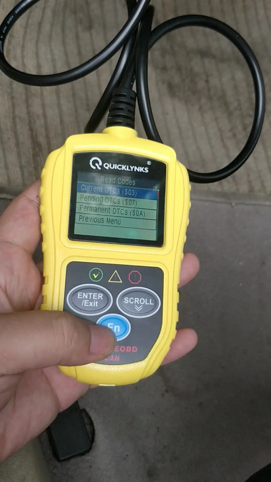 

Универсальный диагностический сканер OBD2 T49