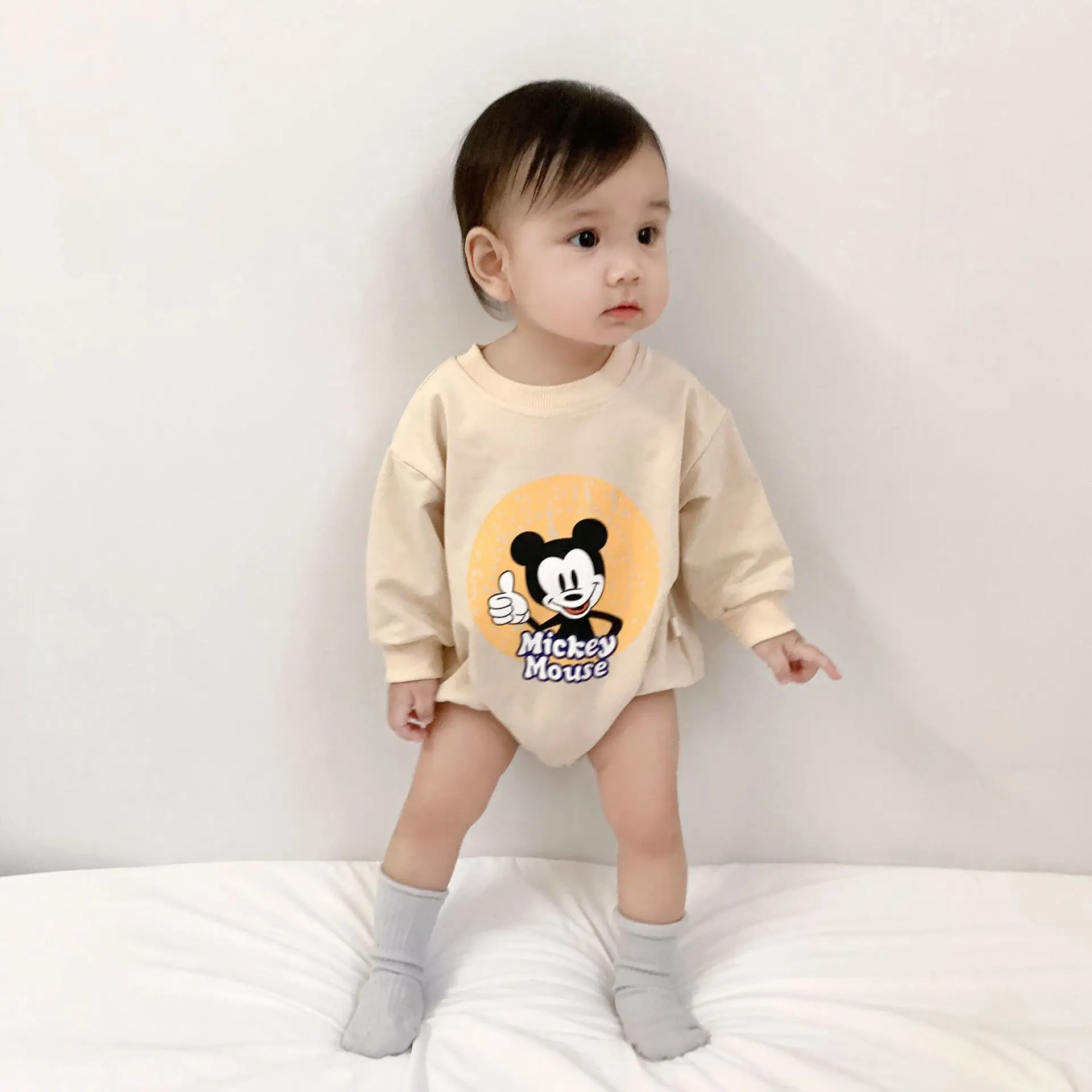 

Disney Mickey Mouse baby cartoon romper for men and women baby print long-sleeved cotton one-piece triangle romper 0-3 year old