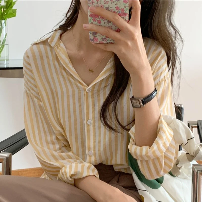 

Весенняя рубашка на пуговицах, новинка 2021, Женский Топ, Корейская шикарная простая свободная и Облегающая рубашка в полоску с длинным рукав...