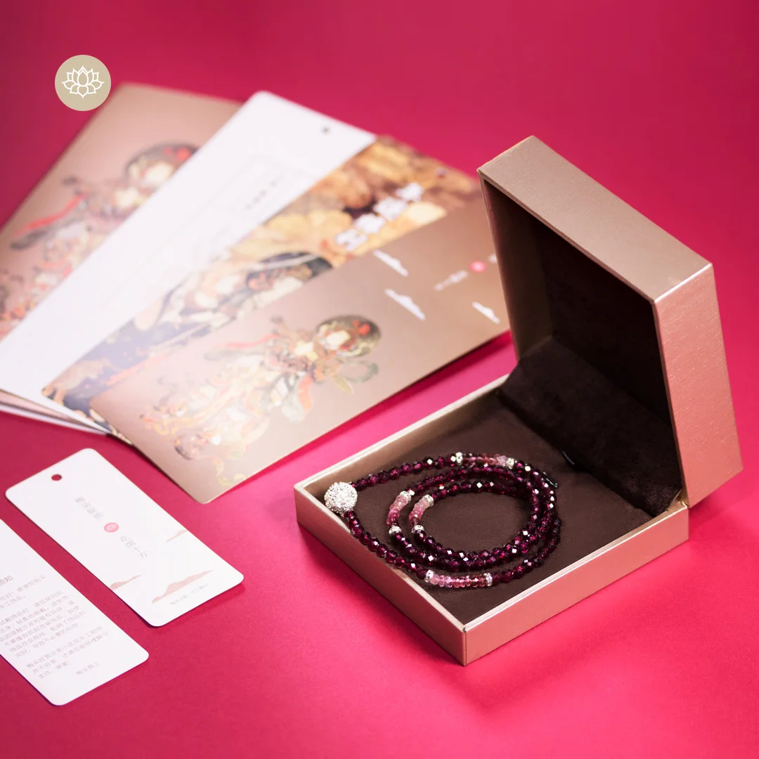 Фиолетовый и фиолетовый зубы черный браслет с турмалинами внешний вид красивый