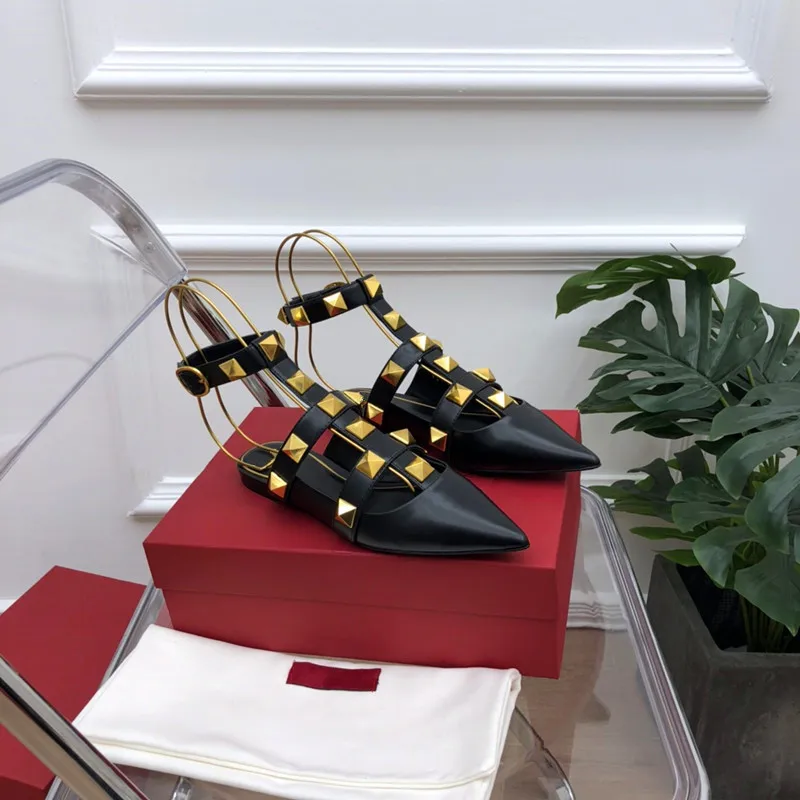

2021 Summer New Women 4cm High-heeled Flat Shoes Rivet Decoration Pointed Toe Leather Sandals Black Fashion Sandals V Dust Bag