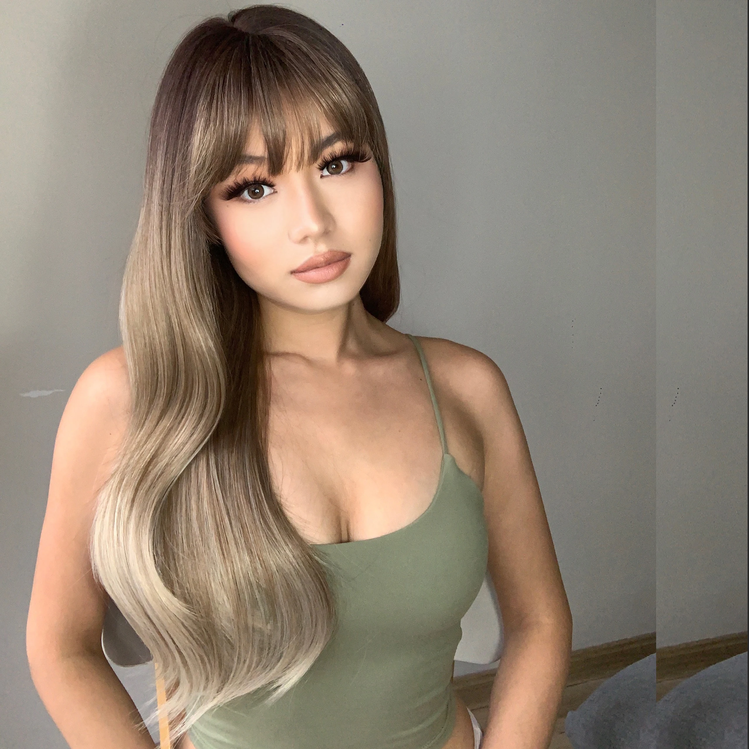 LOUIS FERRE Long Ombre Blond Synthetic Wigs with Bangs for Women Natural Wave Hairstyle Heat Resistant Fiber Cosplay Brown Wigs