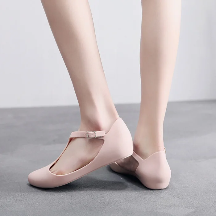 Женские летние пляжные прозрачные сандалии с закрытым носком на плоской подошве с Т-образным ремешком; Туфли-лодочки; TH36