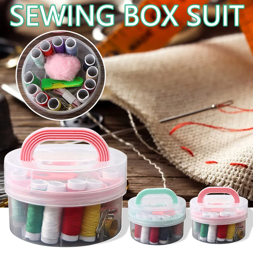 Набор для шитья и вышивания на дорогу включает нитки, нитевдеватель, иглы, ленту-мерную и ножницы. Комплект хранения позволяет компактно хранить все принадлежности для шитья.