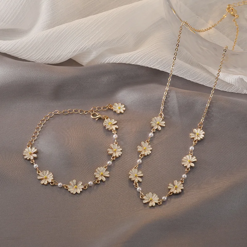 

Sweet Fresh Daisy Flower Necklace Bracelet Korean Simple Graceful Niche Design Short Clavicle Chain Accessories