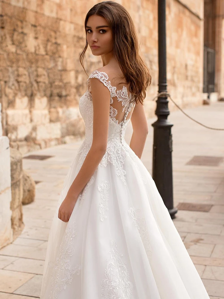 

YILIBER Lace wedding dress simple retro sleeveless bridal dresses embroidery applique buttons lace tailing wedding gown