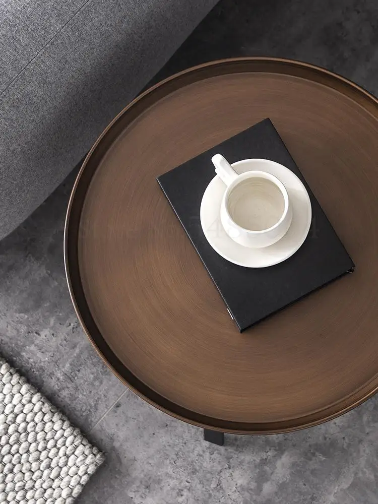 Легкий роскошный простой итальянский круглый металлический боковой столик