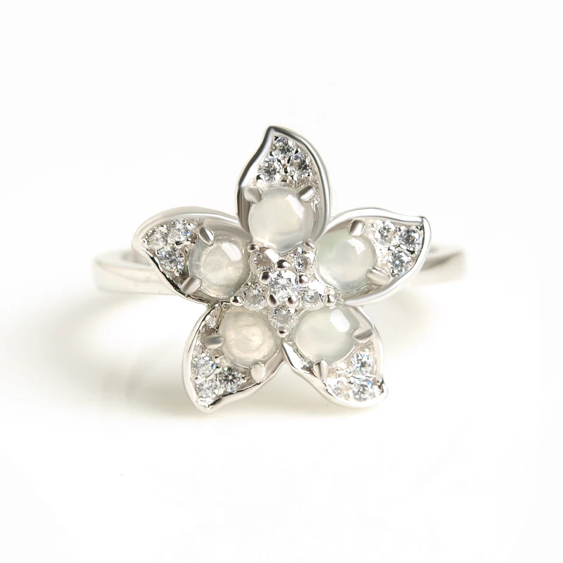 Кольцо из янтарского нефрита с цветком сливы инкрустированное серебром 925 пробы |