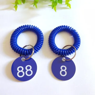 royal blue Meetee 50 шт. красочные пластиковые цифры диск наручные катушки Пряжка шкафчик тренажерный зал сауна плавательный клуб ID браслет карта крюк DY202 - Цвет: royal blue