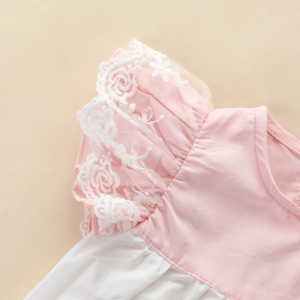 

Two-color stitching girls lace skirt + shorts + headband three-piece set 0-2 years old baby