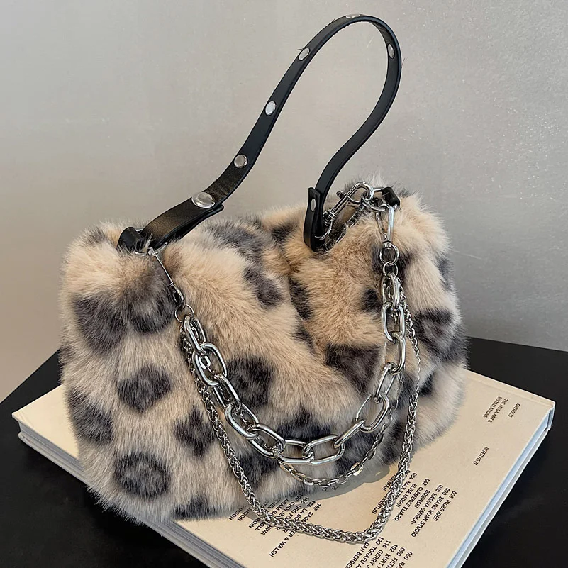 

2021 New Wistiti Messenger Bag Chain Armpit Bag Handbags