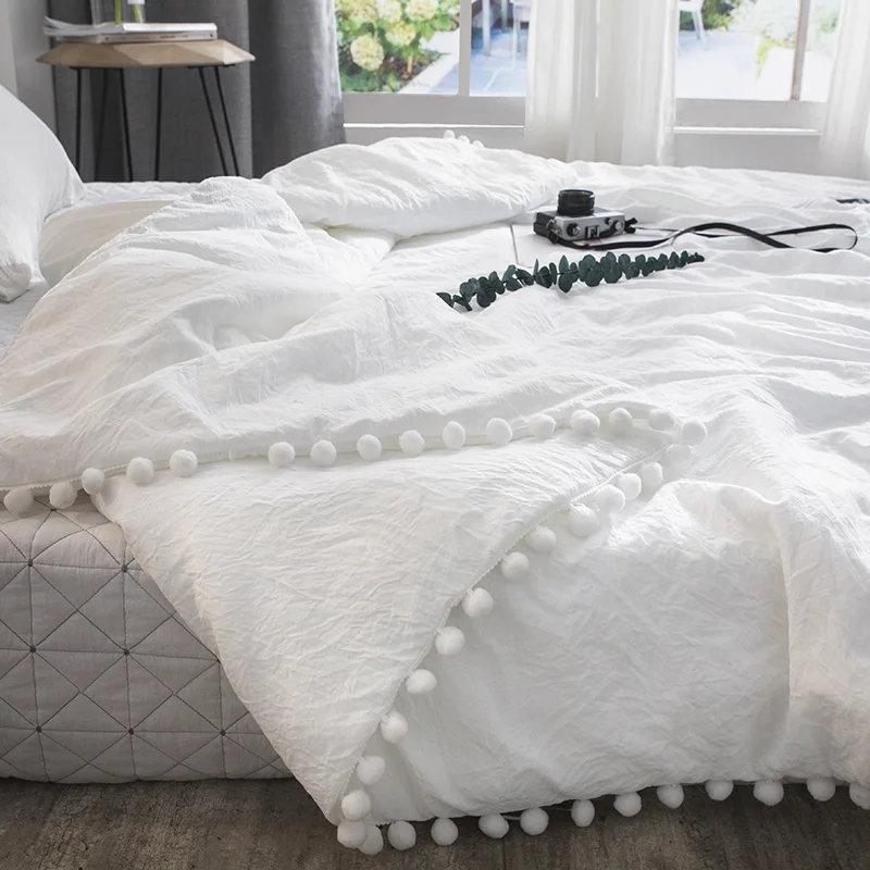 Japan Style Super Soft Summer Quilts With Lace Solid Color Mechanical Wash Hotel Comforters For Bed