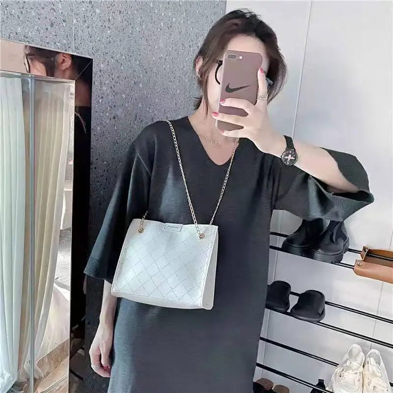 

2021 New Armpit Bag Single Shoulder Bag Fashion Chain Tote Bag Large Capacity Large Bag Summer Simple Women's Bag