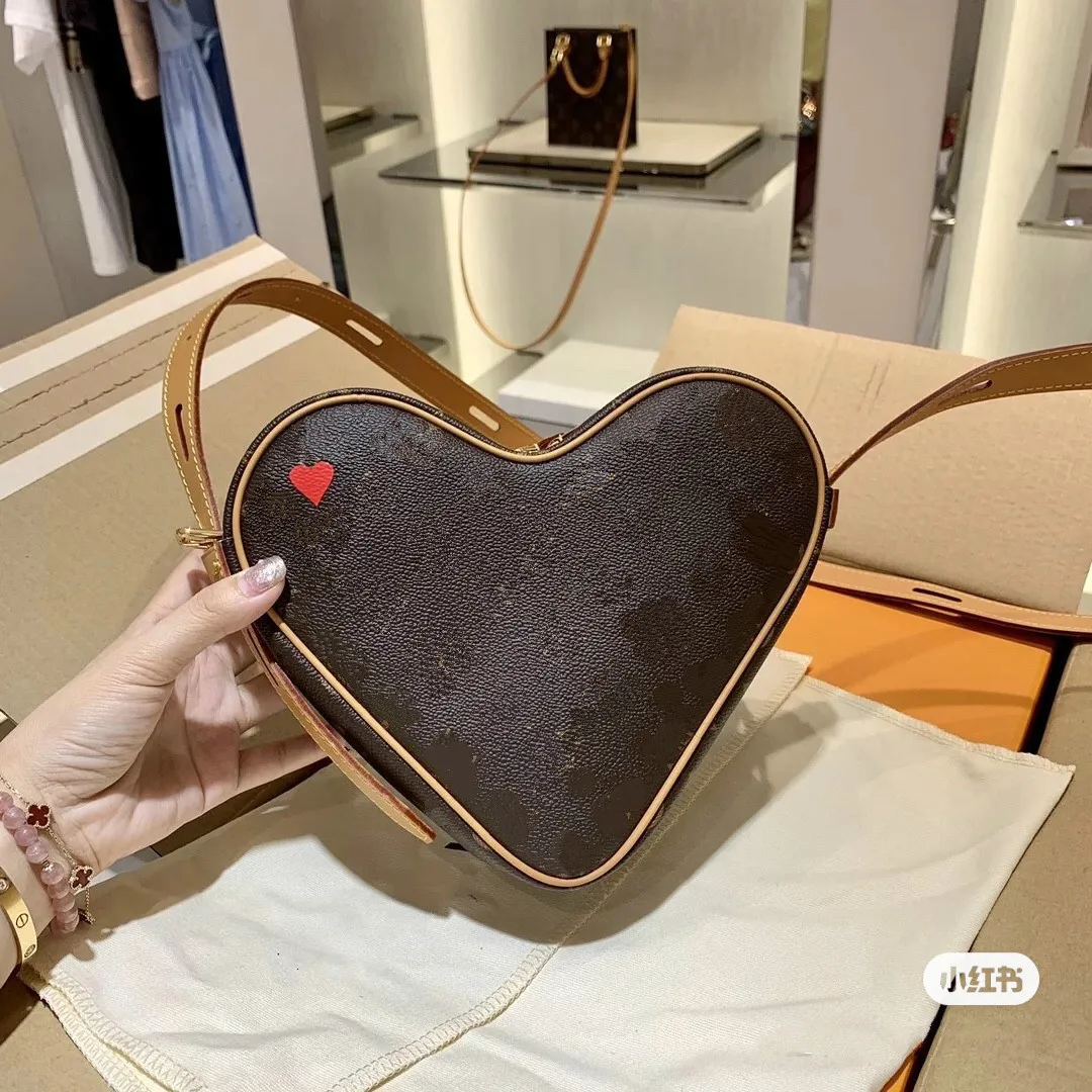 

2021 New Fashion Valentine's Day Gift Heart-shaped Love Bag Lady One Shoulder Diagonal Bag with Gift Box