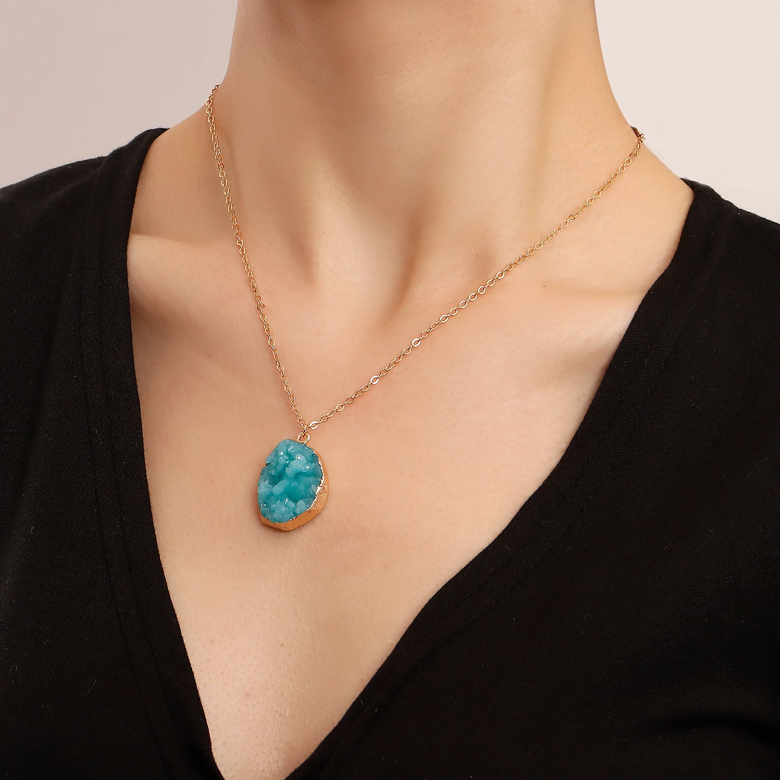 

New Druzy Crystal Minerals Gem Stone Pendant Charm Necklace for Women Metal Chain Healing Energy Necklace Dyed Natural Crystal